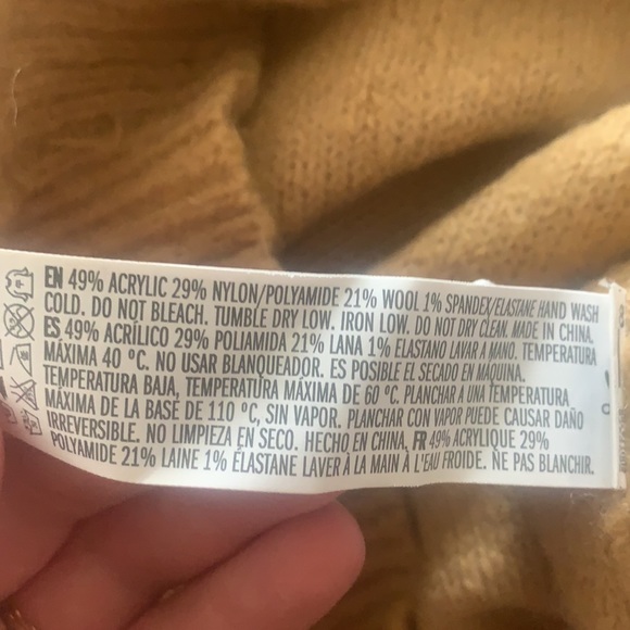 Forever 21 camel v neck sweater like new size M - Picture 7 of 7